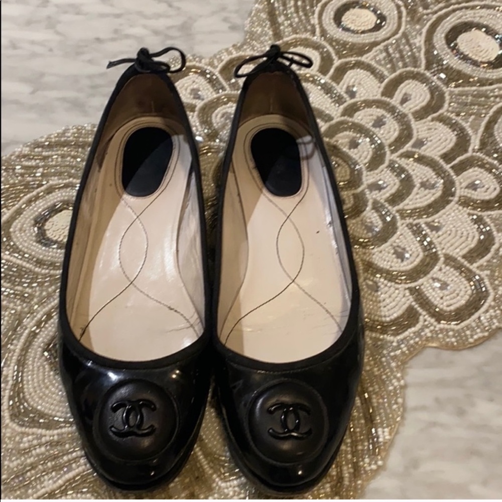 Authentic: Patent Leather CC round toe flats